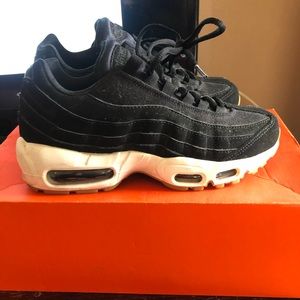 Air max 95 black suede